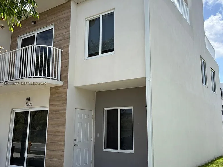 25680 SW 143rd Path — Photo 2