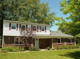 10910 Pleasant View Dr, Carmel, IN 46033