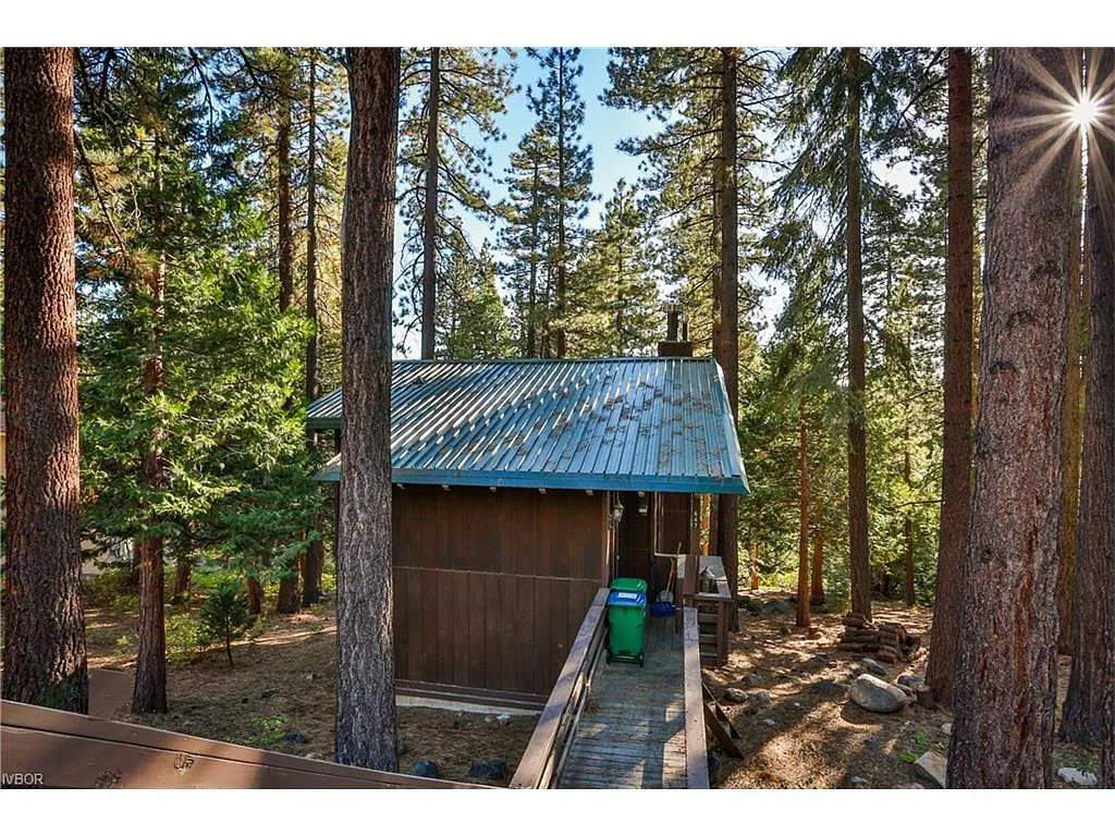 647 Eagle Dr photo 1