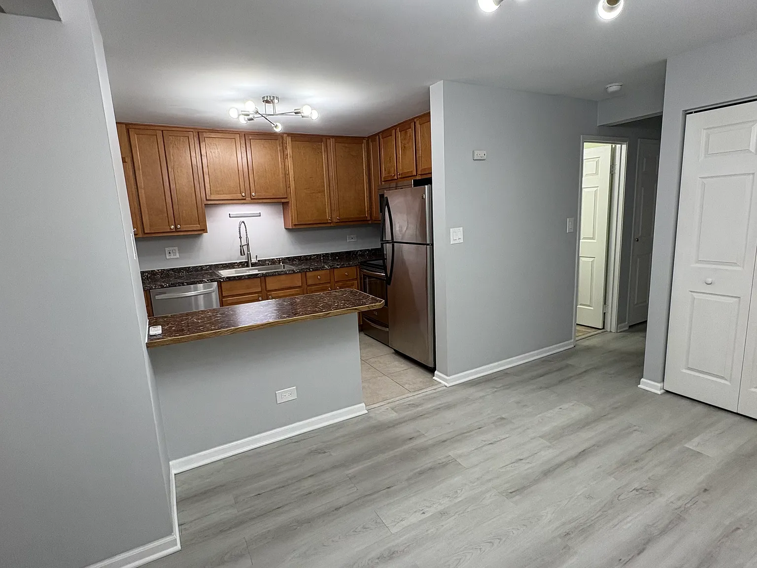 2 bed, 900 sqft, $1,599 — Photo 2