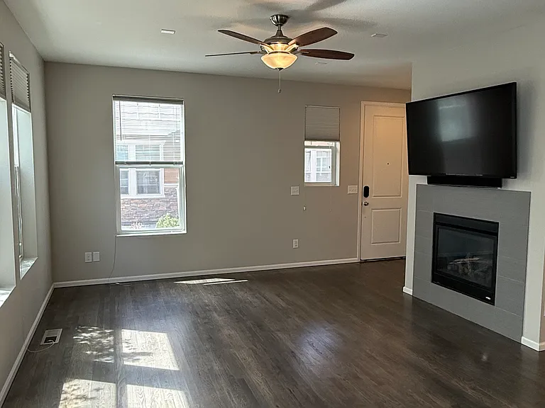 1558 S Dallas Cir — Photo 3