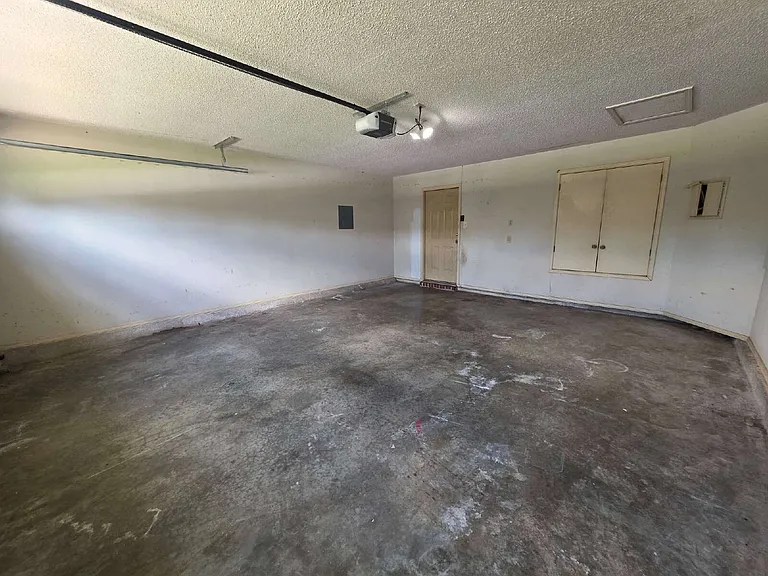 2703 W Beech St — Photo 14