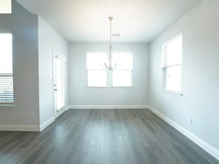 3324 Wildwood Dr — Photo 8