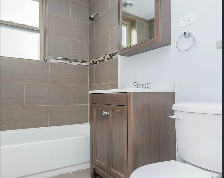 7701 S Green St — Photo 3