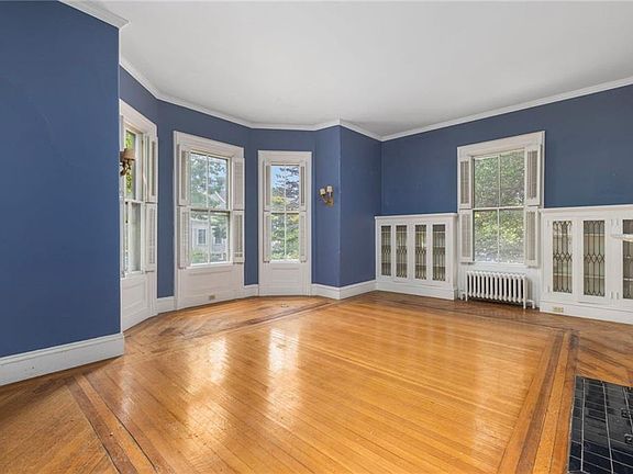 5th image of 36 Ayrault St