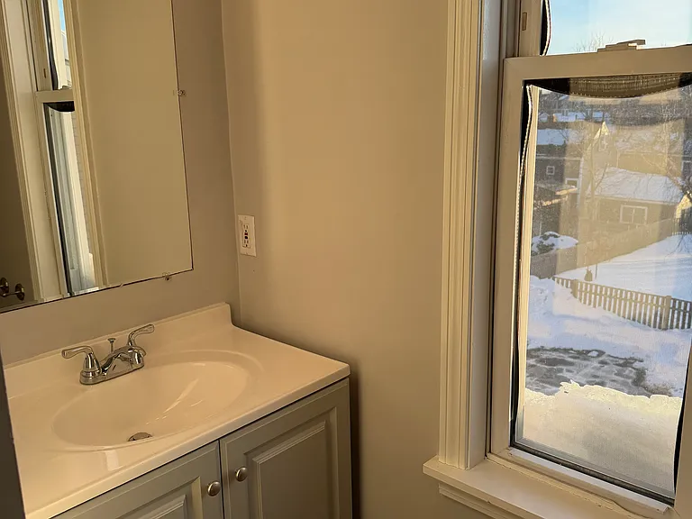 39 Northey St #B — Photo 16