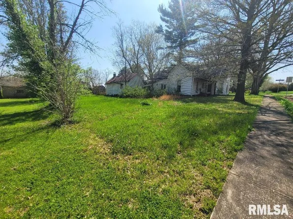 425 W Washington St, Dix, IL 62830