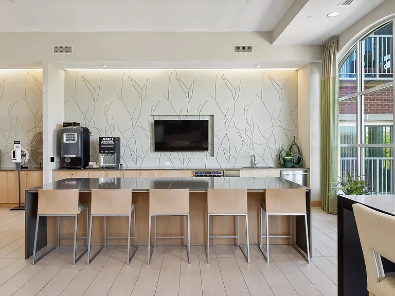 Evanston_amenity_clubroom (3)
