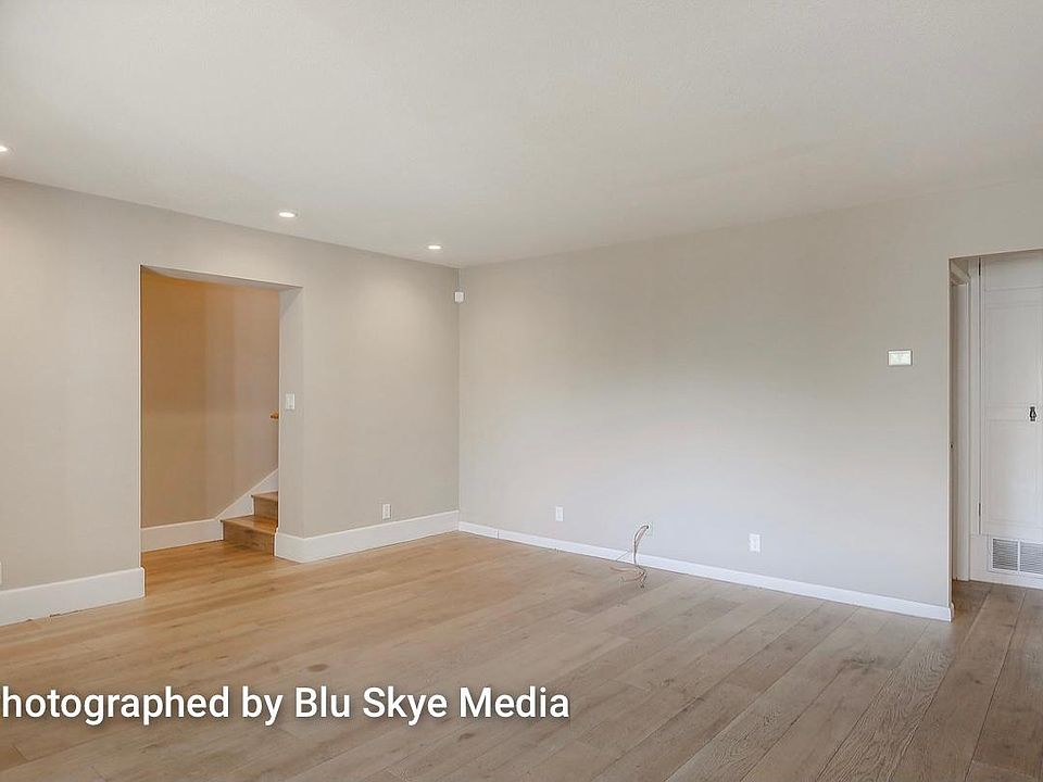 1st image of 925 Far Creek Way