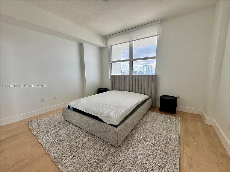 31 SE 5th St #3817 — Photo 13