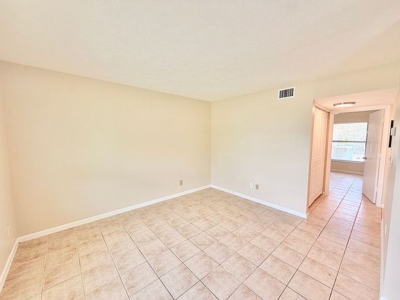 3rd image of 3047 Tropicana Blvd APT 3