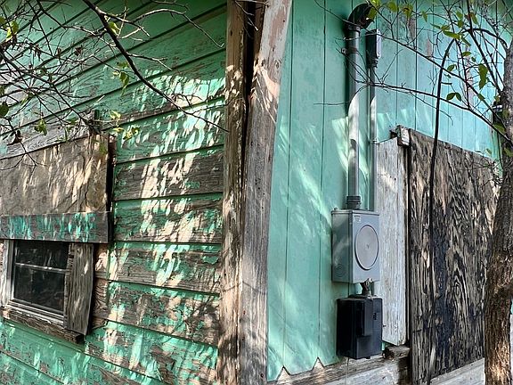 4th image of 907 Culbertson St