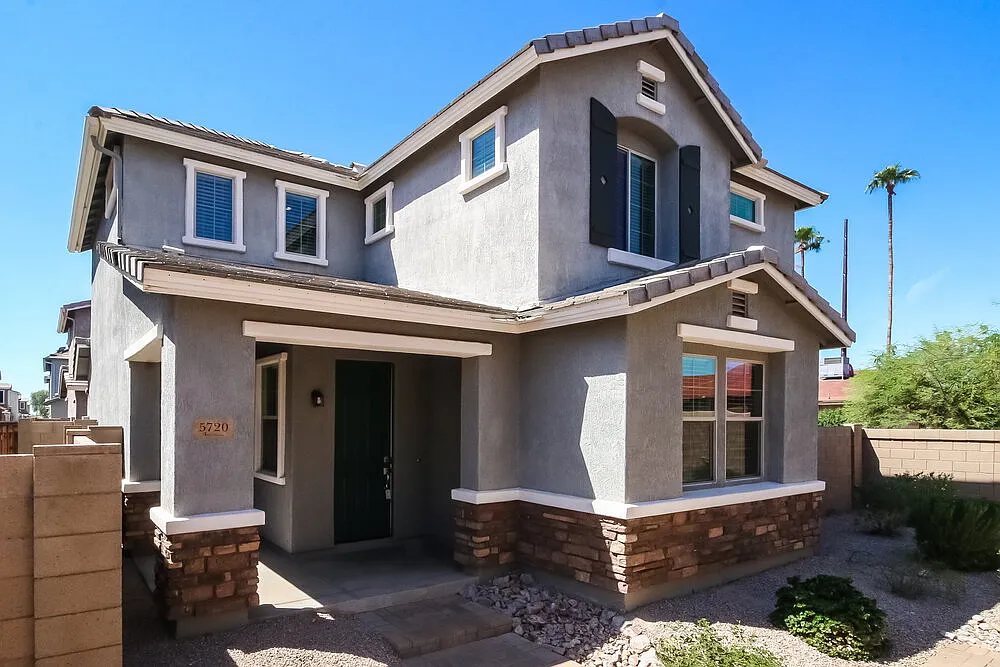 3 bed, 2.5 bath, 1554 sqft, $2,135 — Photo 1