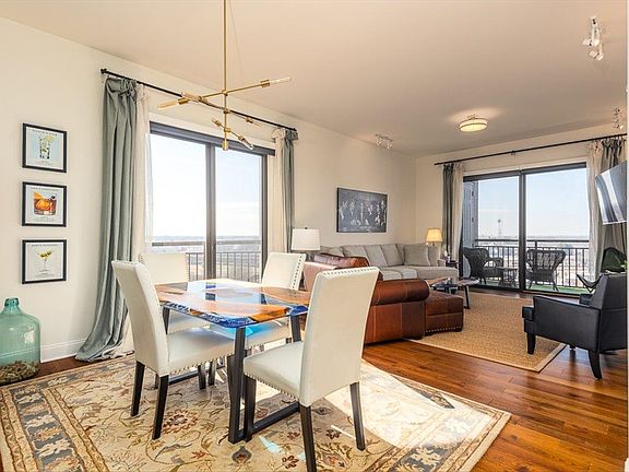 3rd image of 717 Riverside Dr #1102