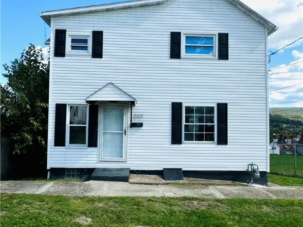 205 S 10th St, Connellsville, PA 15425