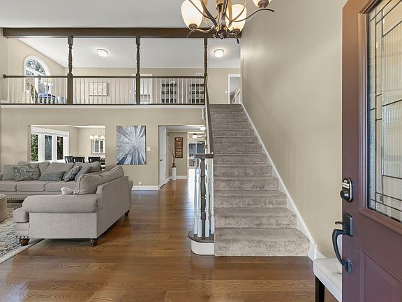 3rd image of 17652 Crestview Ct