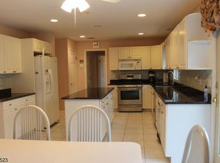 10 Norwood Rd, East Hanover, NJ 07936