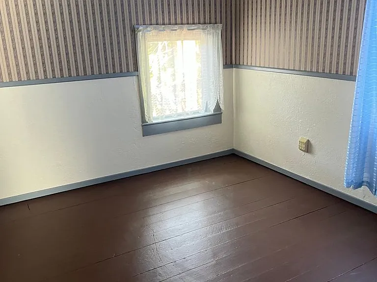 325 NW Pine St — Photo 17
