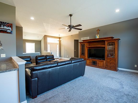3rd image of 59539 Grandview Ct
