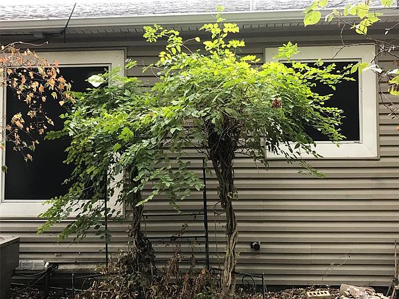 3rd image of 1214 Birch Dr