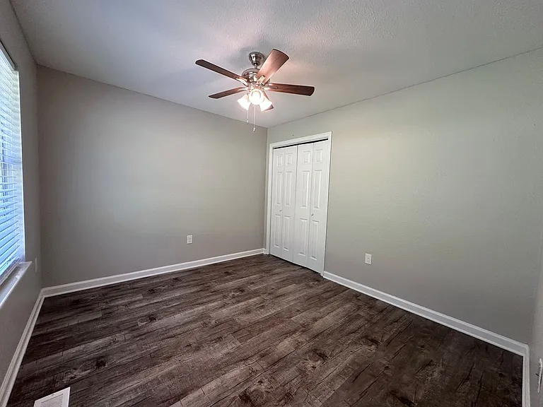 1415-1437 Dutch Valley Dr — Photo 8