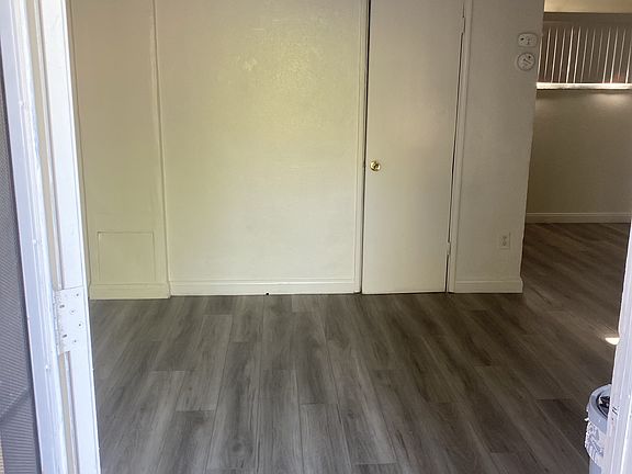 3rd image of 41054 Acacia Ave