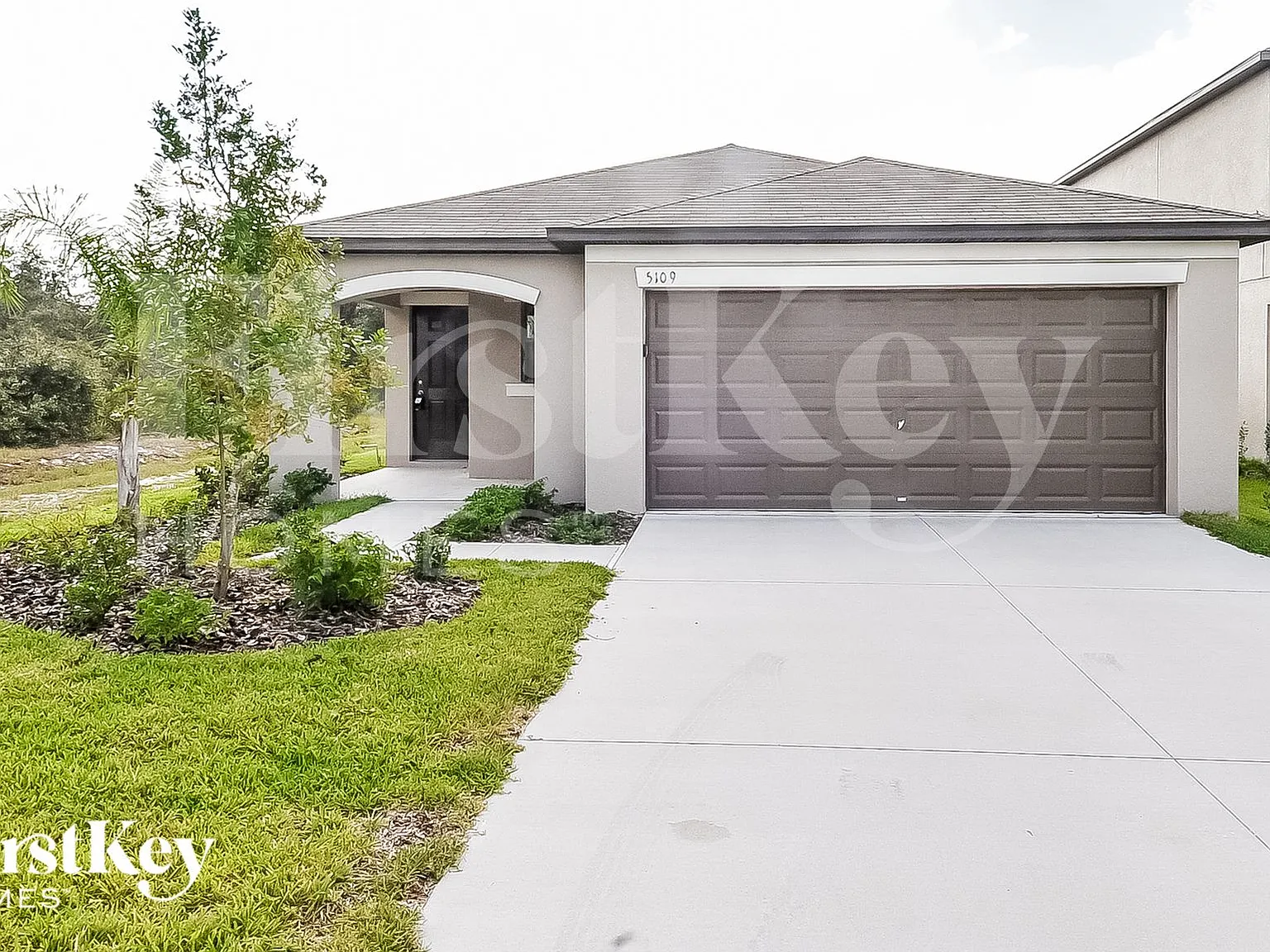 3 bed, 2.0 bath, 1461 sqft, $2,320 — Photo 2