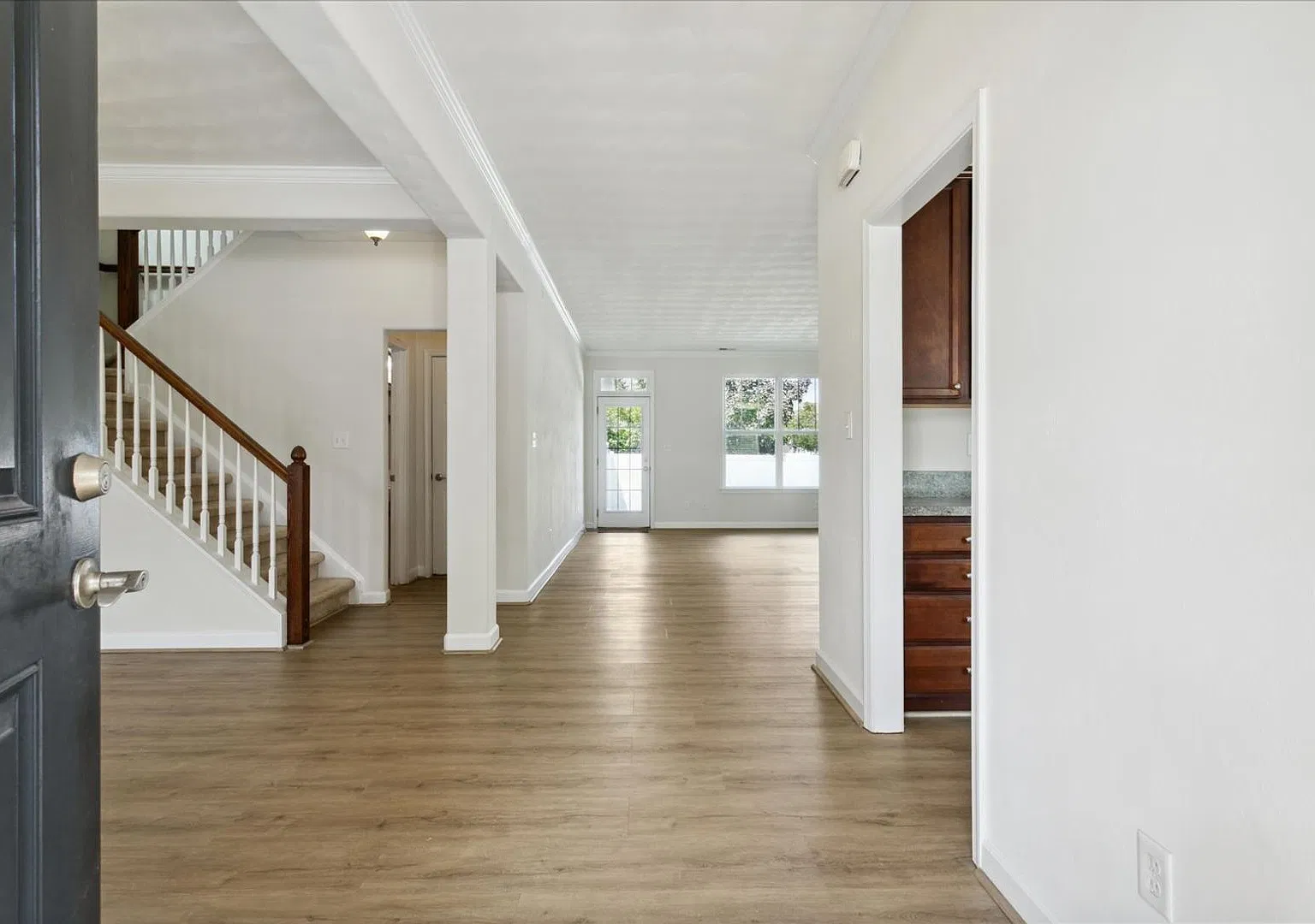 4 Bedroom, 2.5 Bath - Upstairs Laundry & Primary Suite - Near Peninsula Town Center — Photo 2