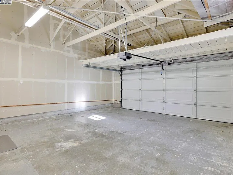 1827 Bandoni Ave — Photo 35