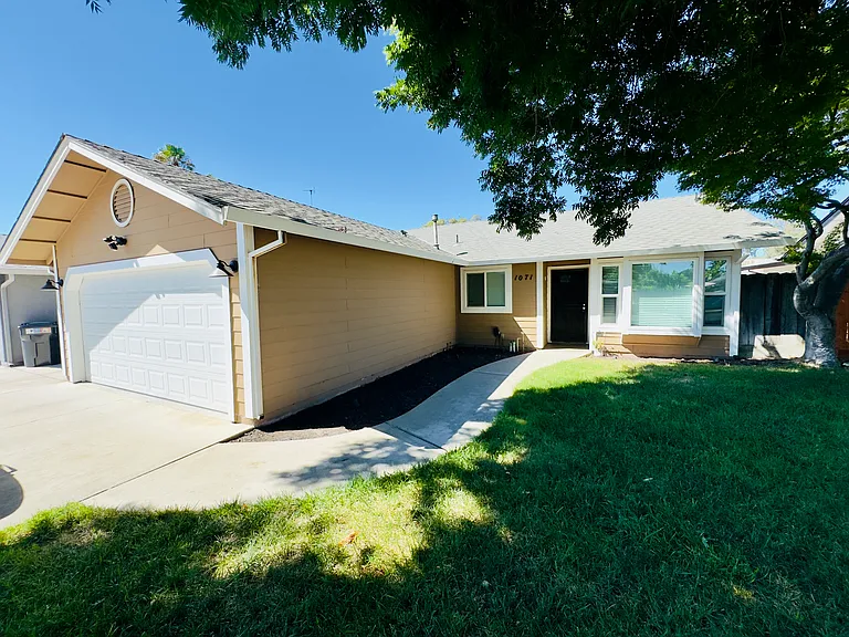 1071 English Ave — Photo 2