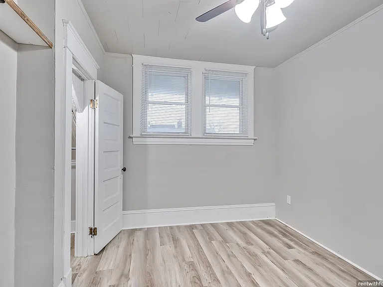 726 S. Commercial St — Photo 6
