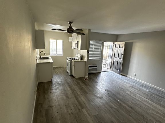 3rd image of 18646 Collins St APT 17
