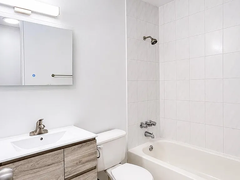 18-18 Avenida Albolote #1503 — Photo 10