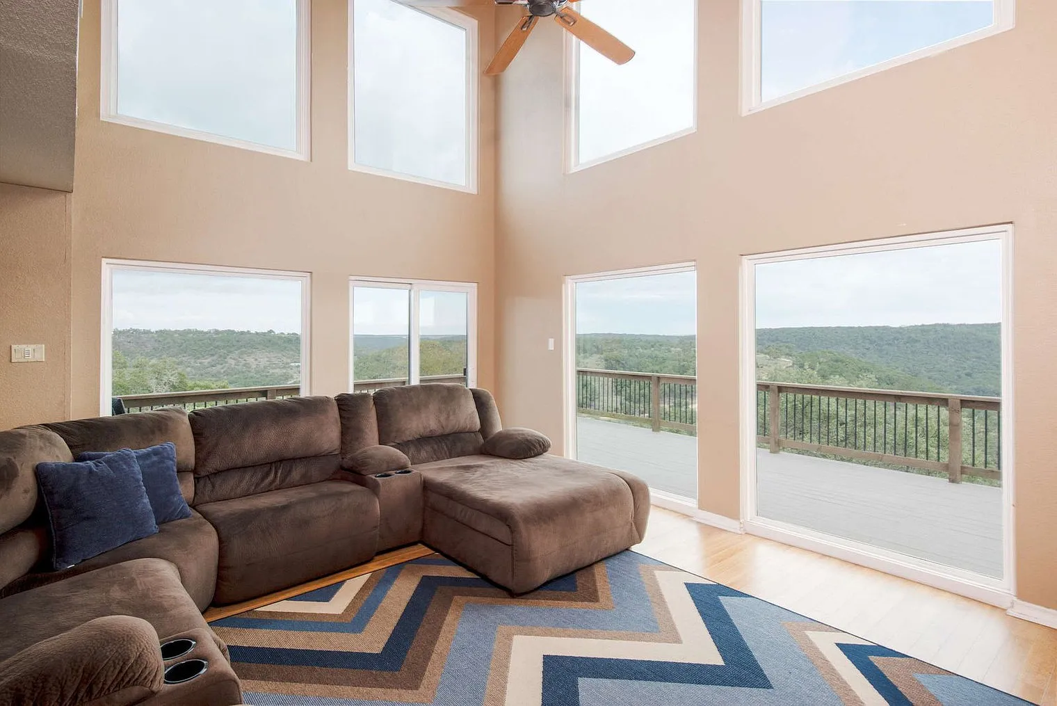 2 bed, 2.0 bath, 1829 sqft, $4,303 — Photo 3