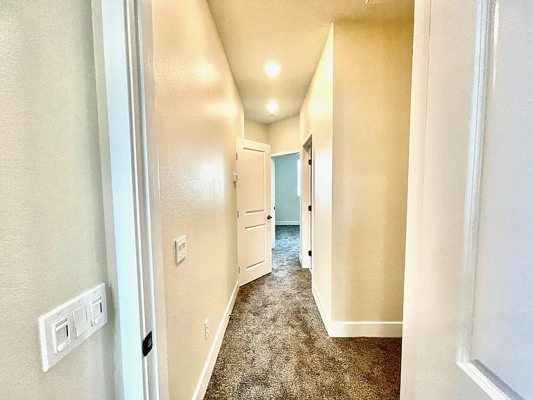 1692 Enterprise Dr — Photo 41