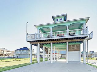 915 Seadrift Dr, Crystal Beach, TX 77650