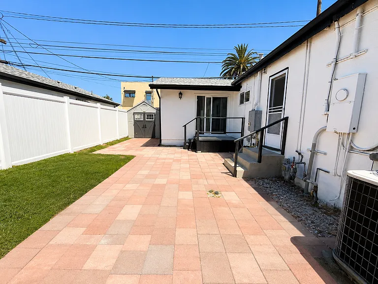917 N Mariposa St — Photo 21