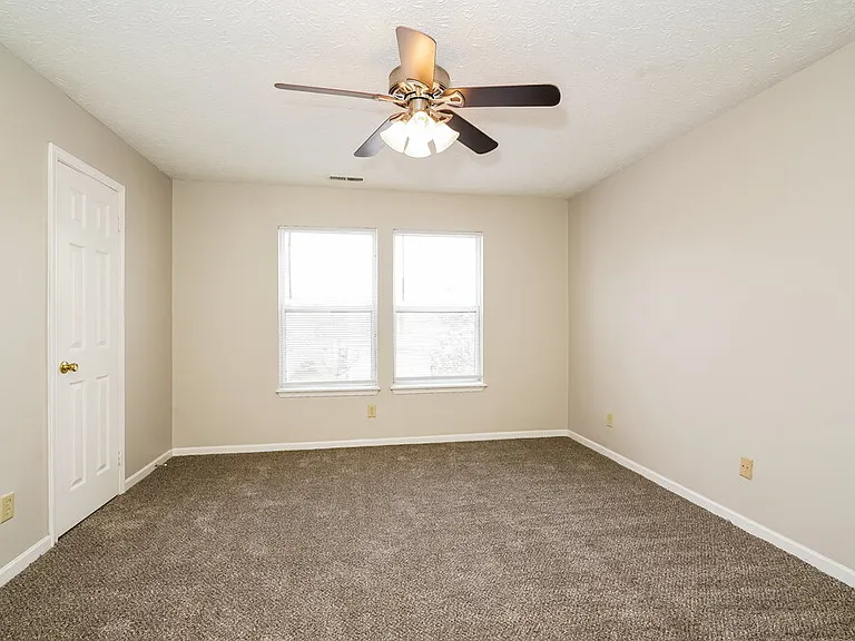 4487 Connaught East Dr — Photo 13