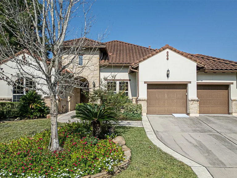 30 Freestone Stream Pl — Photo 2