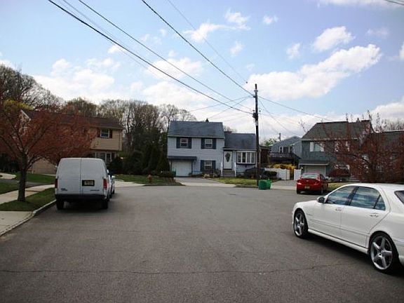 4th image of 42 Suzanne Ct