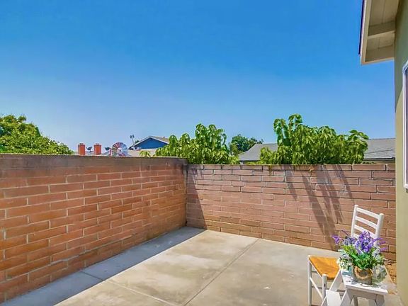 3rd image of 2360-2362 Casement St