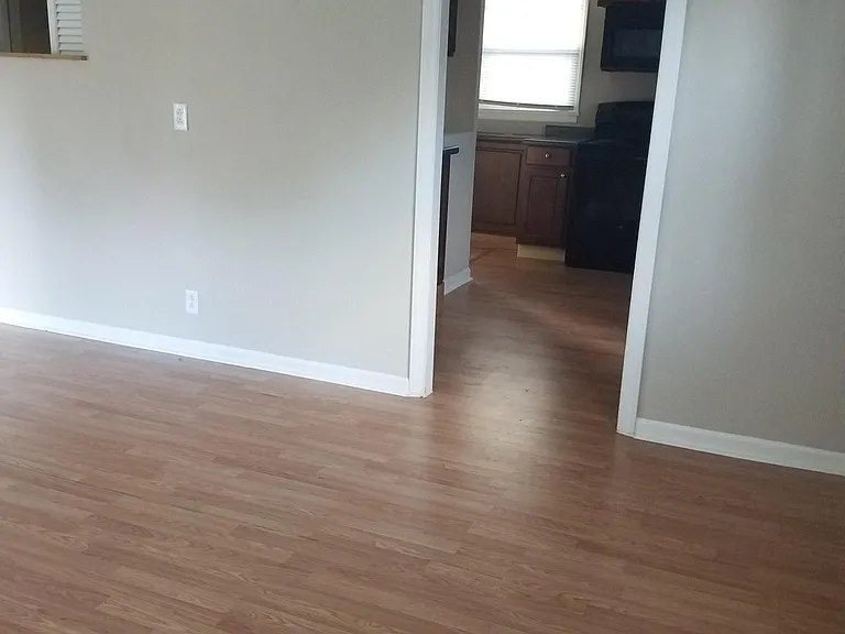 2322 Englewood Ct — Photo 2