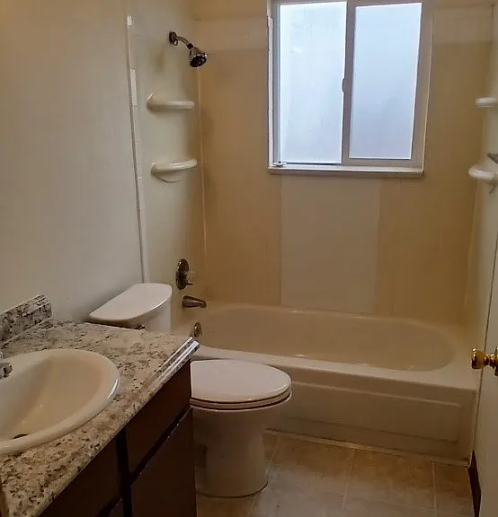 571 Dawn Ct #2 — Photo 4