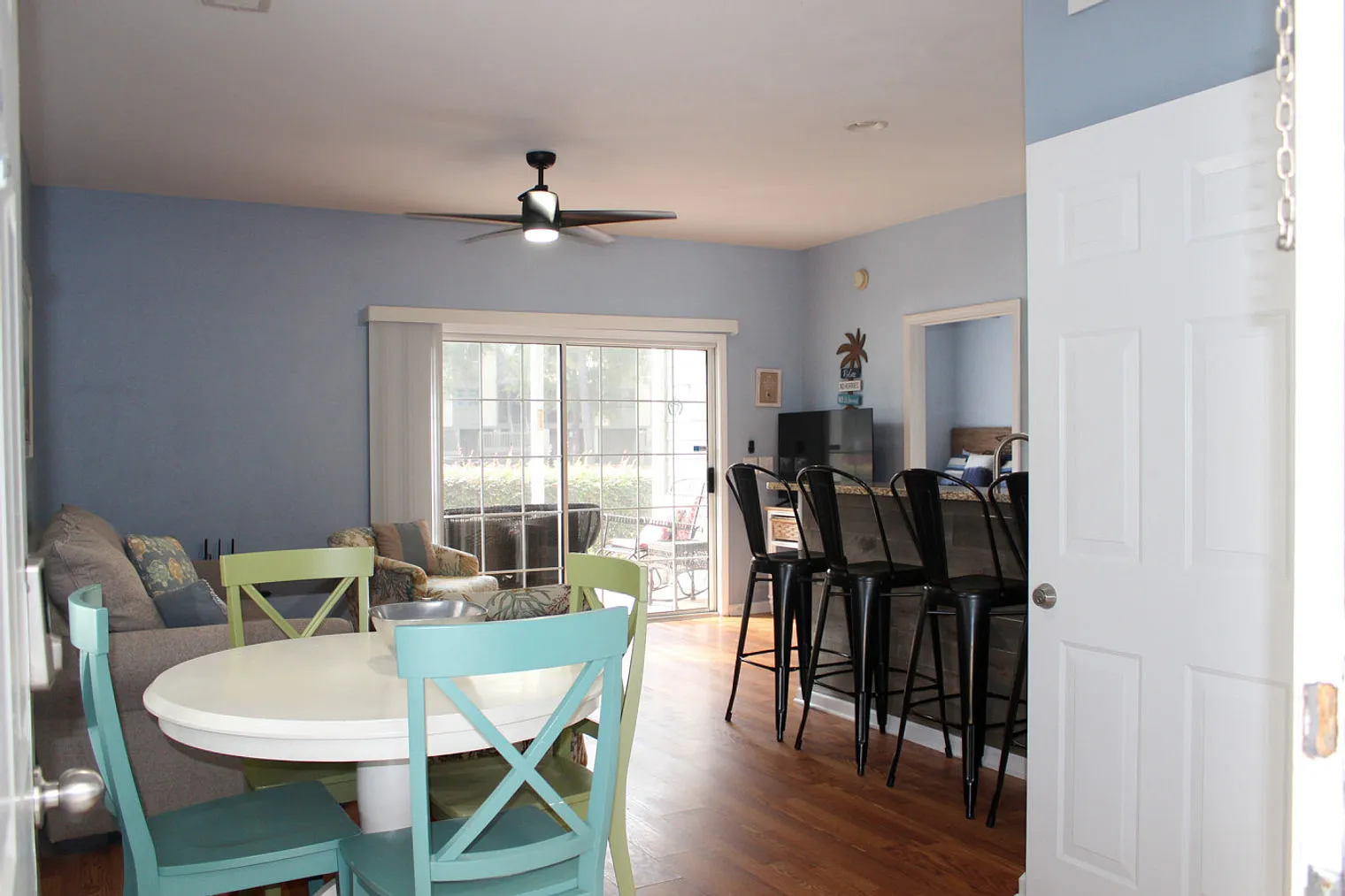 2 bed, 2.0 bath, 753 sqft, $1,556 — Photo 1
