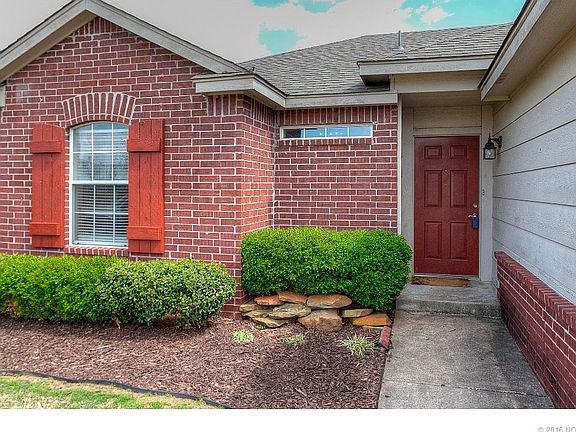 2nd image of 19416 Holly Ct