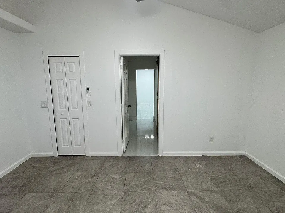 678 SW Pueblo Ter