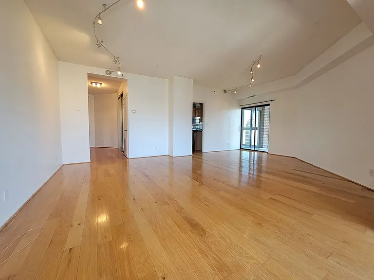 1600 Oak St #1828 — Photo 11