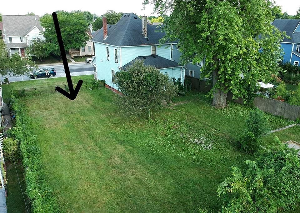 2nd image of 2328 N Delaware St