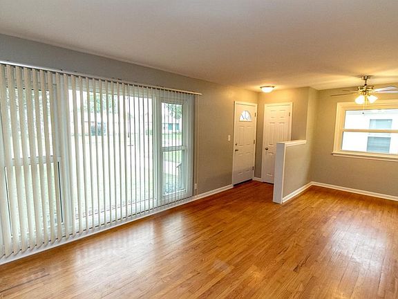 3rd image of 30721 Royalview Dr