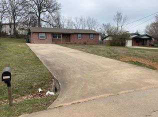 2760 W Rutledge Ln, Fayetteville, AR 72704